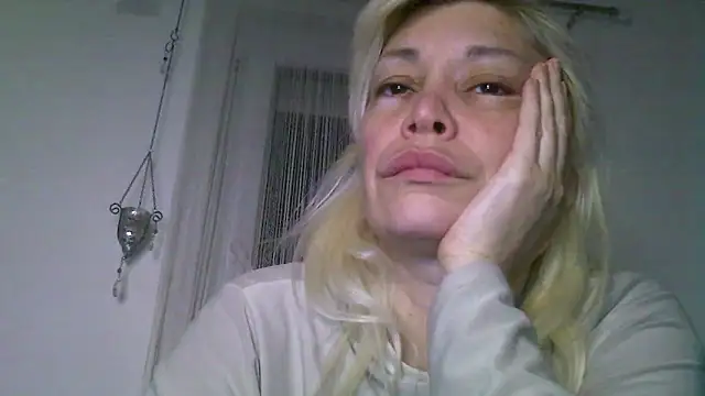 EvaaMina online show from May 2026 06:13:01 PM