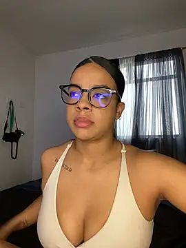 trianawhite online show from April 2026 04:01:01 PM