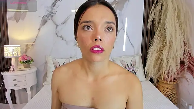 hannahill69 online show from July 2026 05:10:01 AM