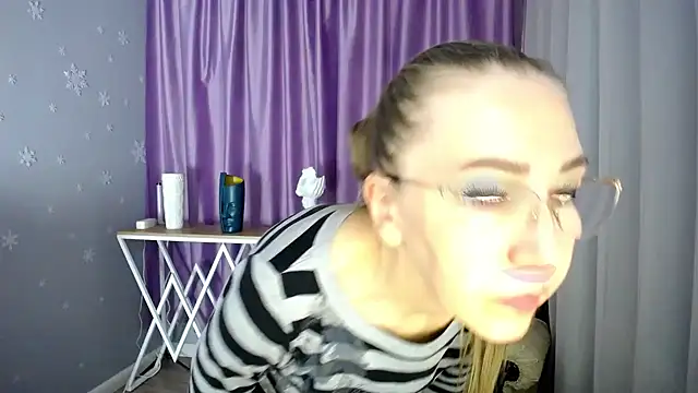 queen a n i online show from March 2025 11:58:02 AM