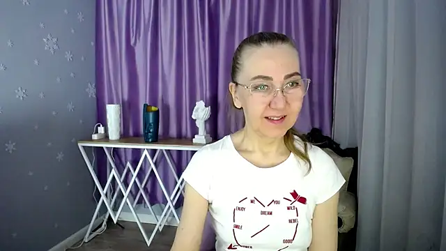 queen a n i online show from March 2025 06:42:02 AM