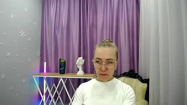 queen a n i online show from September 2025 09:00:02 AM