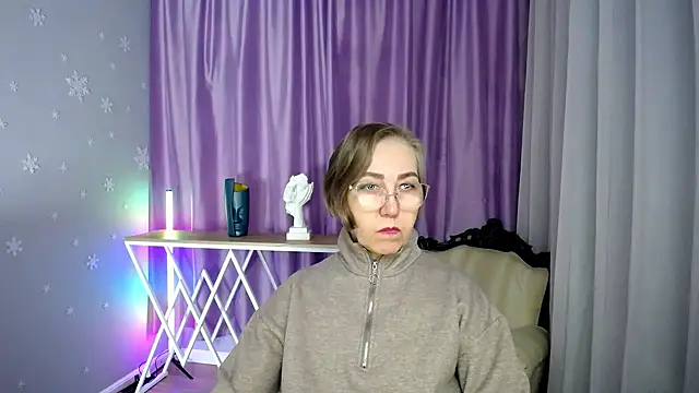 queen a n i online show from October 2025 10:05:02 AM