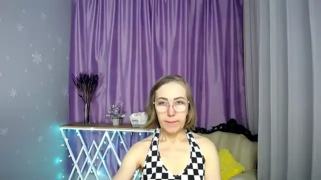 queen a n i online show from April 2026 10:26:01 AM