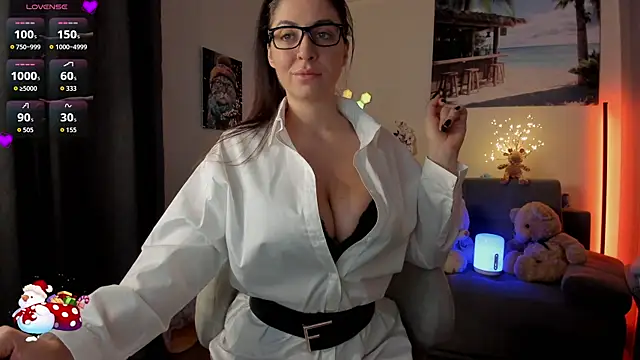 Snapshot of victorias_world chatting on December 2025 07:21:02 PM victorias world online show from December 2025 07:21:02 PM