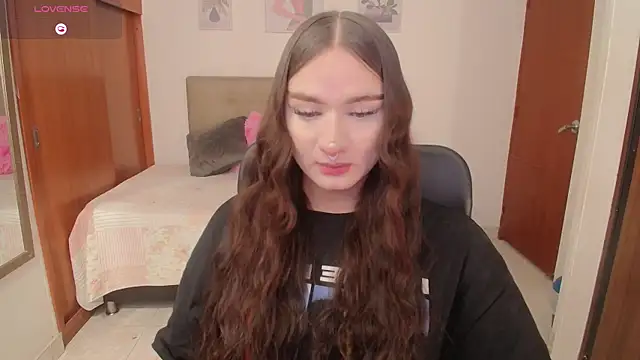 Miley Baker online show from November 2025 01:55:01 PM