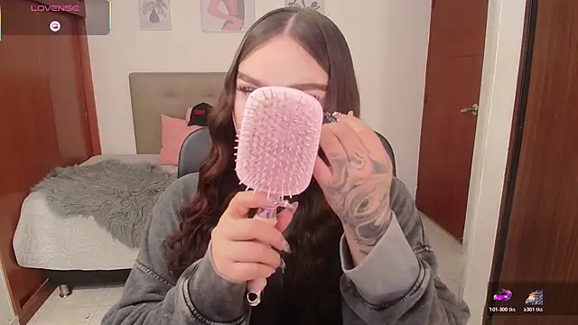 Miley Baker online show from December 2025 02:47:01 PM