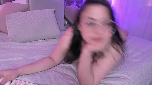 Nicolle W online show from February 2025 05:57:02 PM