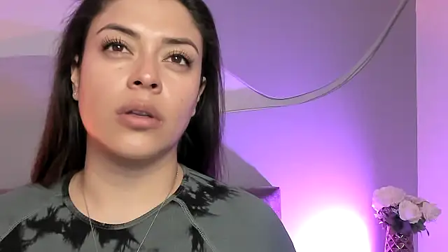 Nicolle W online show from March 2025 11:55:02 AM