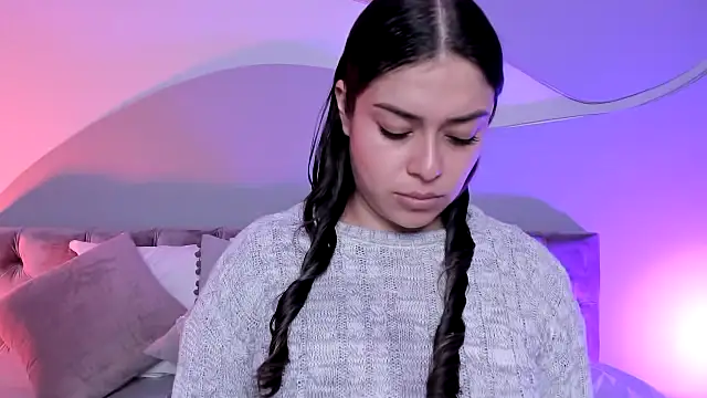 Nicolle W online show from March 2025 12:02:02 PM