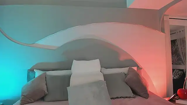 Nicolle W online show from September 2025 11:56:02 AM