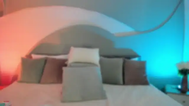 Nicolle W online show from October 2025 11:53:02 AM