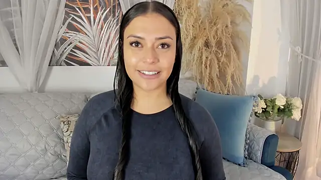 Nicolle W online show from June 2026 11:44:01 AM