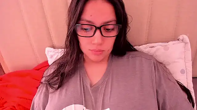 Snapshot of roniewester chatting on May 2026 03:08:02 PM roniewester online show from May 2026 03:08:02 PM
