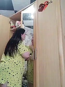 Rini333 online show from April 2026 05:32:02 AM