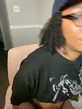 Snapshot of EatSweetMolly chatting on September 2025 11:48:01 AM EatSweetMolly online show from September 2025 11:48:01 AM