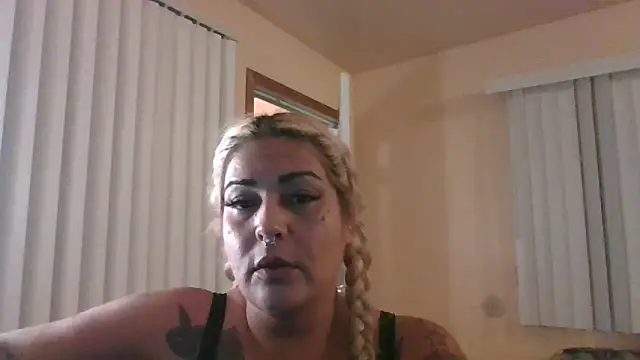 ShineyQuinn online show from May 2026 04:09:01 AM