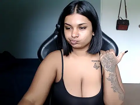 Snapshot of layla_amin chatting on March 2026 06:52:01 AM layla amin online show from March 2026 06:52:01 AM