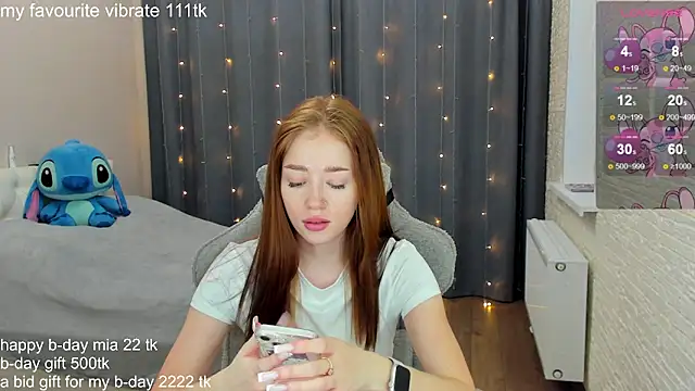Snapshot of Hot_Mia_ chatting on January 2025 12:18:01 PM Hot Mia online show from January 2025 12:18:01 PM