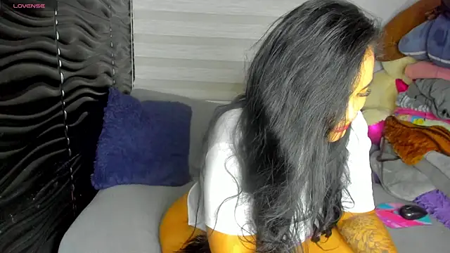 Snapshot of Pocahontas_d chatting on June 2026 04:05:01 AM Pocahontas d online show from June 2026 04:05:01 AM