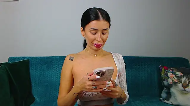 SaraDaisy online show from October 2025 05:00:01 PM