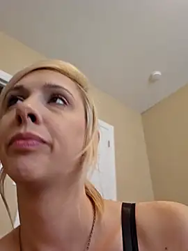 AmethystFoxx online show from October 2025 05:44:01 PM