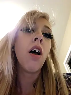 AmethystFoxx online show from November 2025 10:37:01 PM