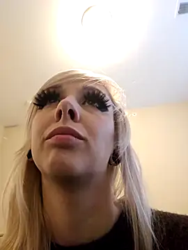 AmethystFoxx online show from December 2025 10:15:02 PM