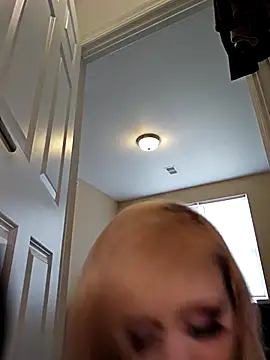 AmethystFoxx online show from April 2026 05:28:01 PM