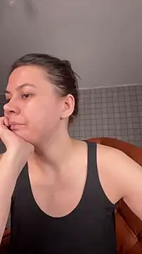 NinaVI online show from November 2025 07:08:02 PM