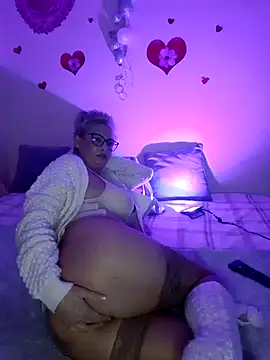 BellaBellaHot online show from November 2025 09:28:01 PM