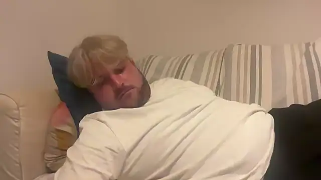 Snapshot of cazzo90p chatting on October 2025 11:05:02 PM cazzo90p online show from October 2025 11:05:02 PM