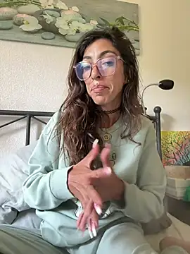 amanilouve online show from April 2026 07:22:01 AM