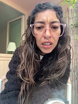 amanilouve online show from April 2026 06:09:01 AM