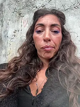 amanilouve online show from April 2026 01:23:01 PM