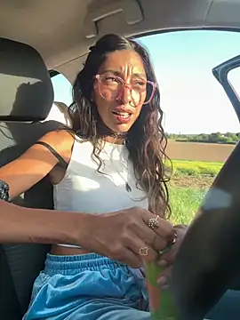 amanilouve online show from April 2026 05:26:02 PM