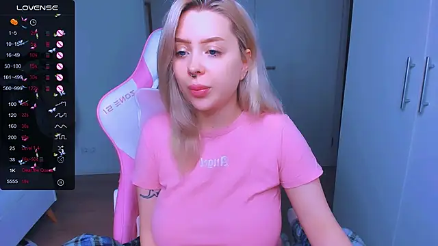 MonaLauu online show from February 2025 06:04:01 PM