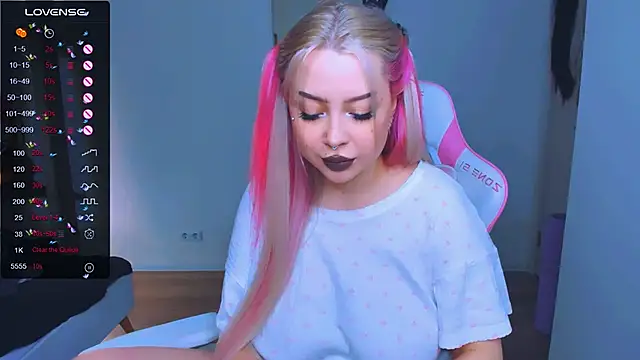 MonaLauu online show from March 2025 06:35:02 AM