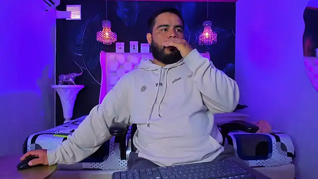 MichaelBear  online show from October 2025 01:42:02 PM