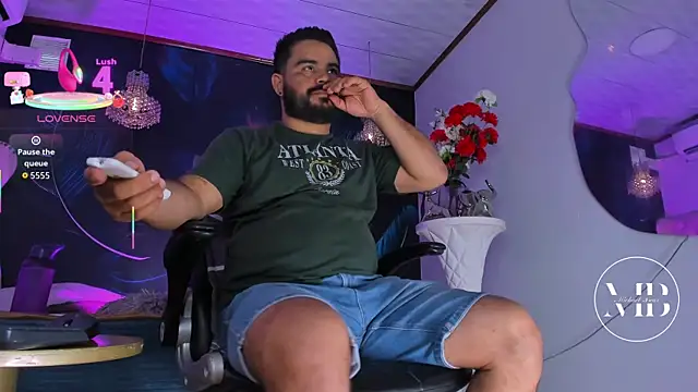 MichaelBear  online show from October 2025 01:43:02 PM