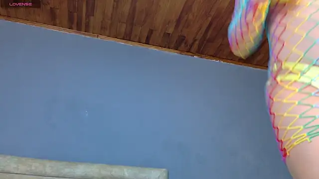 nicol snow online show from April 2026 07:18:02 PM