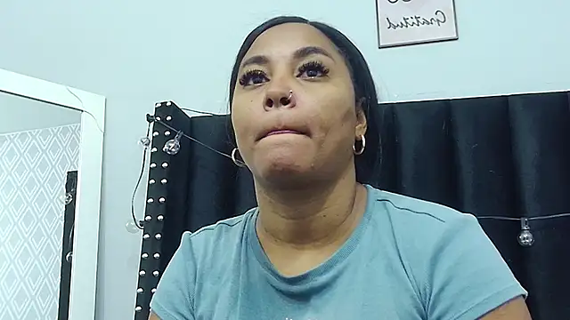 Snapshot of colombiamommy chatting on February 2025 12:11:02 PM colombiamommy online show from February 2025 12:11:02 PM