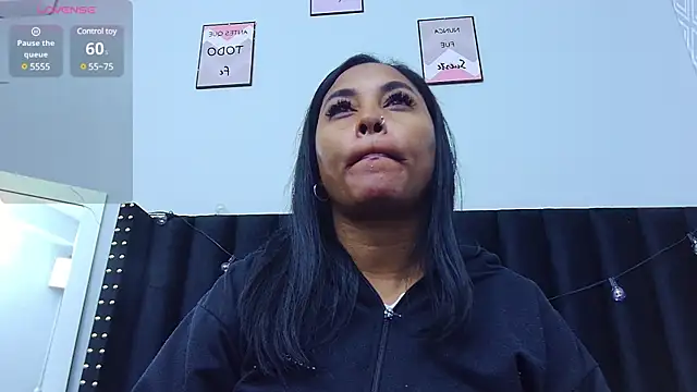 Snapshot of colombiamommy chatting on February 2025 01:08:02 PM colombiamommy online show from February 2025 01:08:02 PM