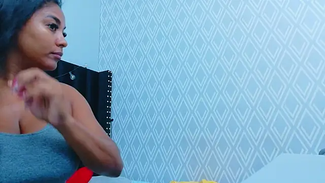 Snapshot of colombiamommy chatting on September 2025 12:06:01 PM colombiamommy online show from September 2025 12:06:01 PM