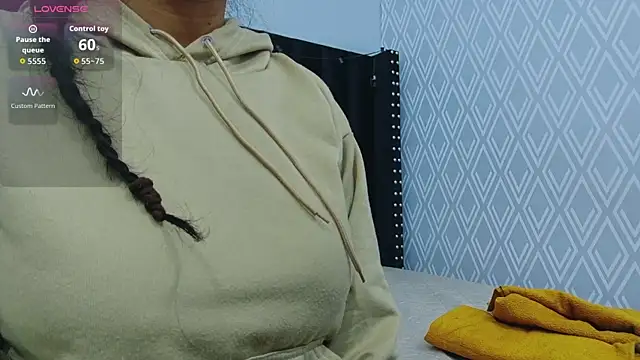 Snapshot of colombiamommy chatting on October 2025 12:36:02 PM colombiamommy online show from October 2025 12:36:02 PM