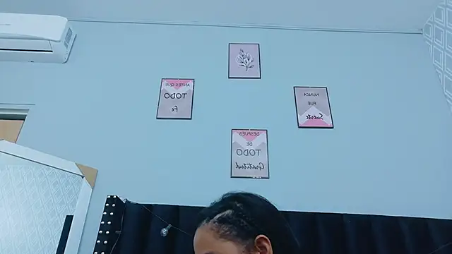 Snapshot of colombiamommy chatting on October 2025 12:28:01 PM colombiamommy online show from October 2025 12:28:01 PM