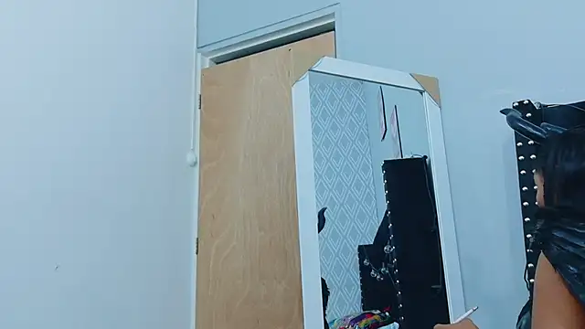 Snapshot of colombiamommy chatting on October 2025 12:39:02 PM colombiamommy online show from October 2025 12:39:02 PM