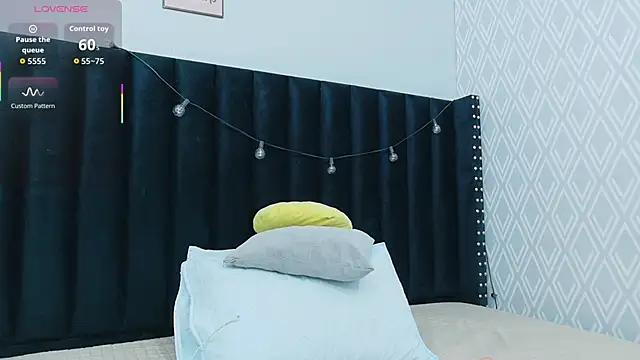 Snapshot of colombiamommy chatting on November 2025 12:27:02 PM colombiamommy online show from November 2025 12:27:02 PM