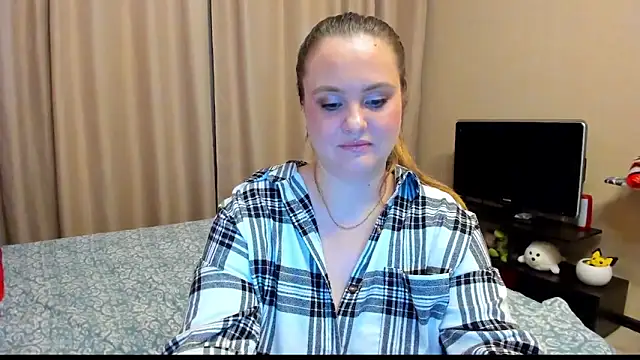 Snapshot of AlanaBrox chatting on December 2024 11:24:01 PM AlanaBrox online show from December 2024 11:24:01 PM