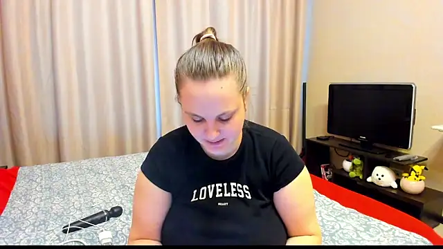 Snapshot of AlanaBrox chatting on March 2025 01:28:01 PM AlanaBrox online show from March 2025 01:28:01 PM